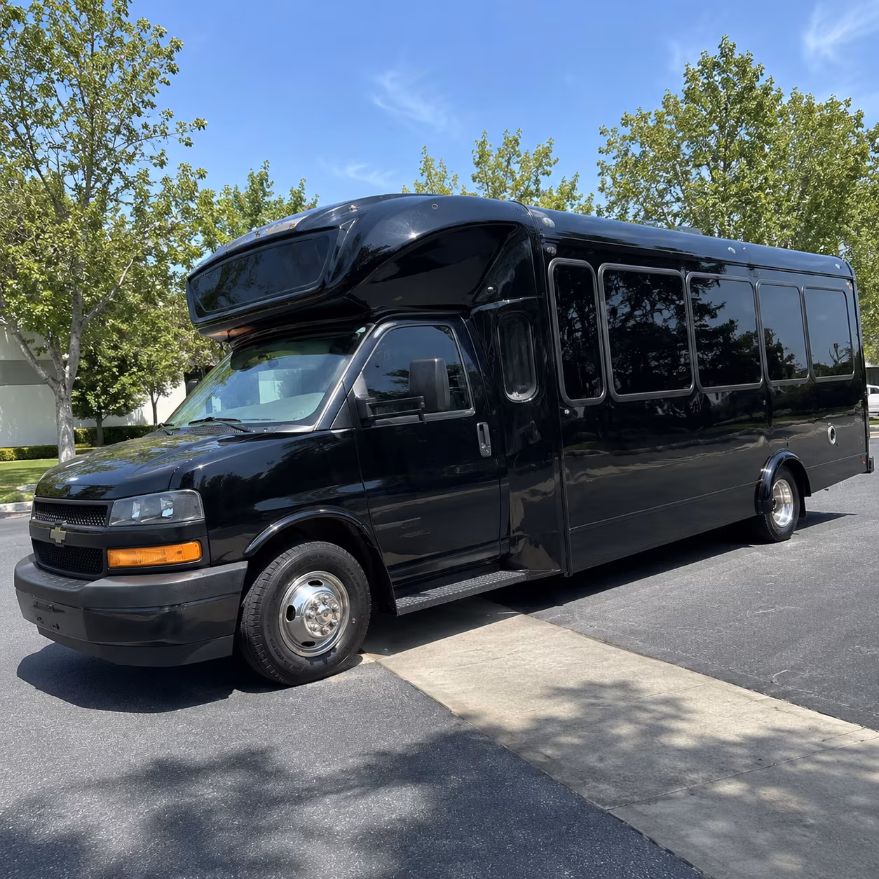 redmond 15 passenger party bus