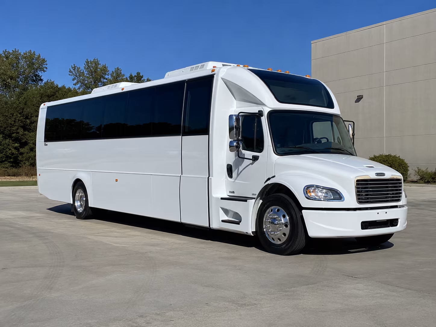 redmond 28 passenger party bus